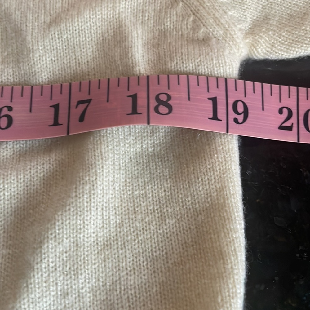 Cashmere sweater, lord & Taylor - Picture 6 of 7